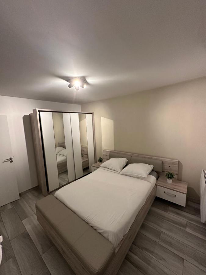 Appartement Proche Paris Et Disney Land. Rosny-sous-Bois Esterno foto